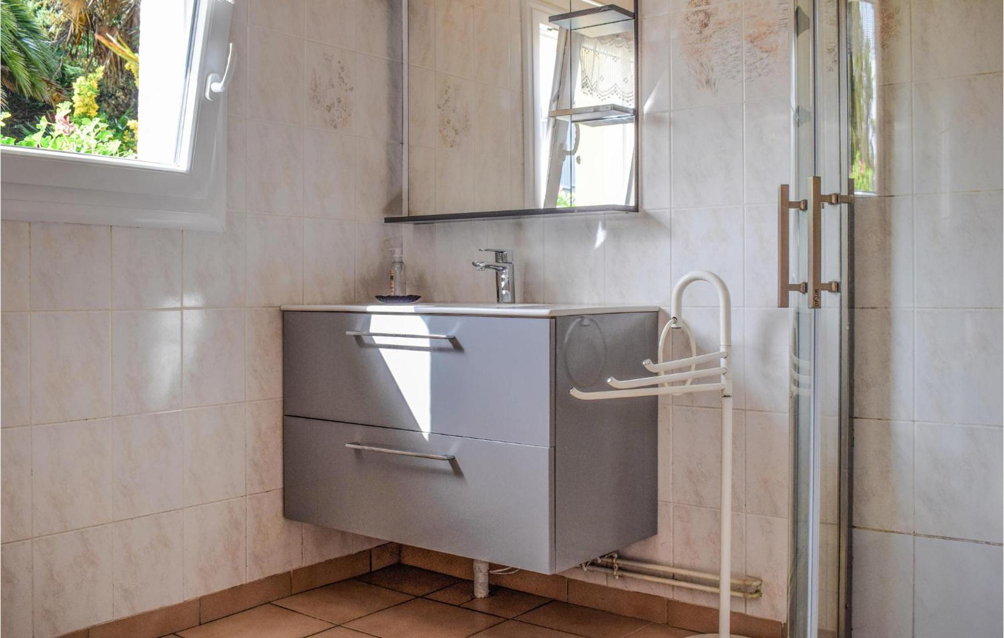 3 Bedroom Awesome Home In Lezardrieux Bagian luar foto