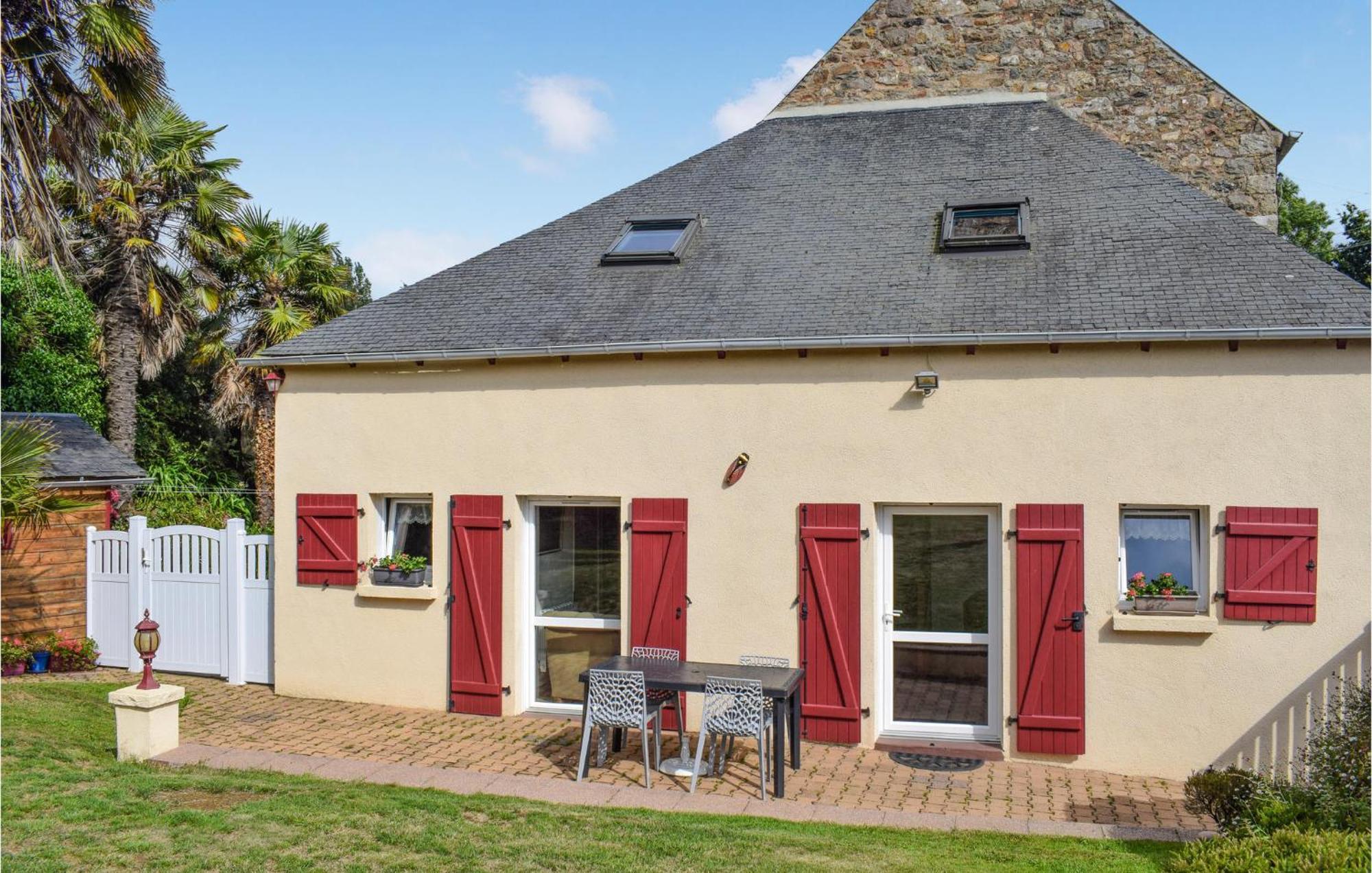 3 Bedroom Awesome Home In Lezardrieux Bagian luar foto