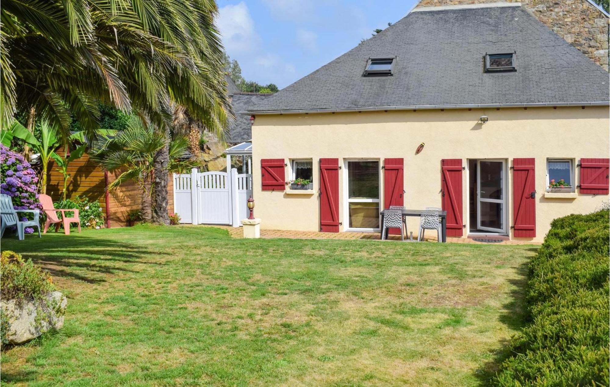 3 Bedroom Awesome Home In Lezardrieux Bagian luar foto