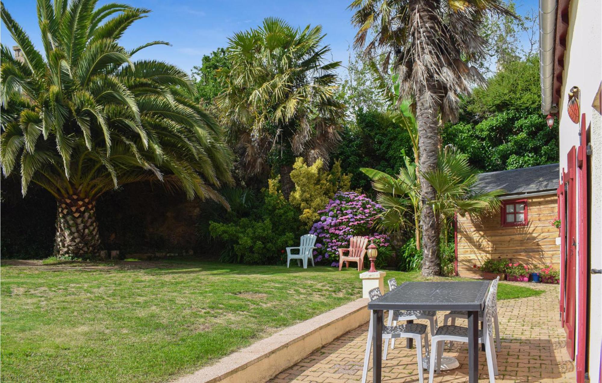 3 Bedroom Awesome Home In Lezardrieux Bagian luar foto