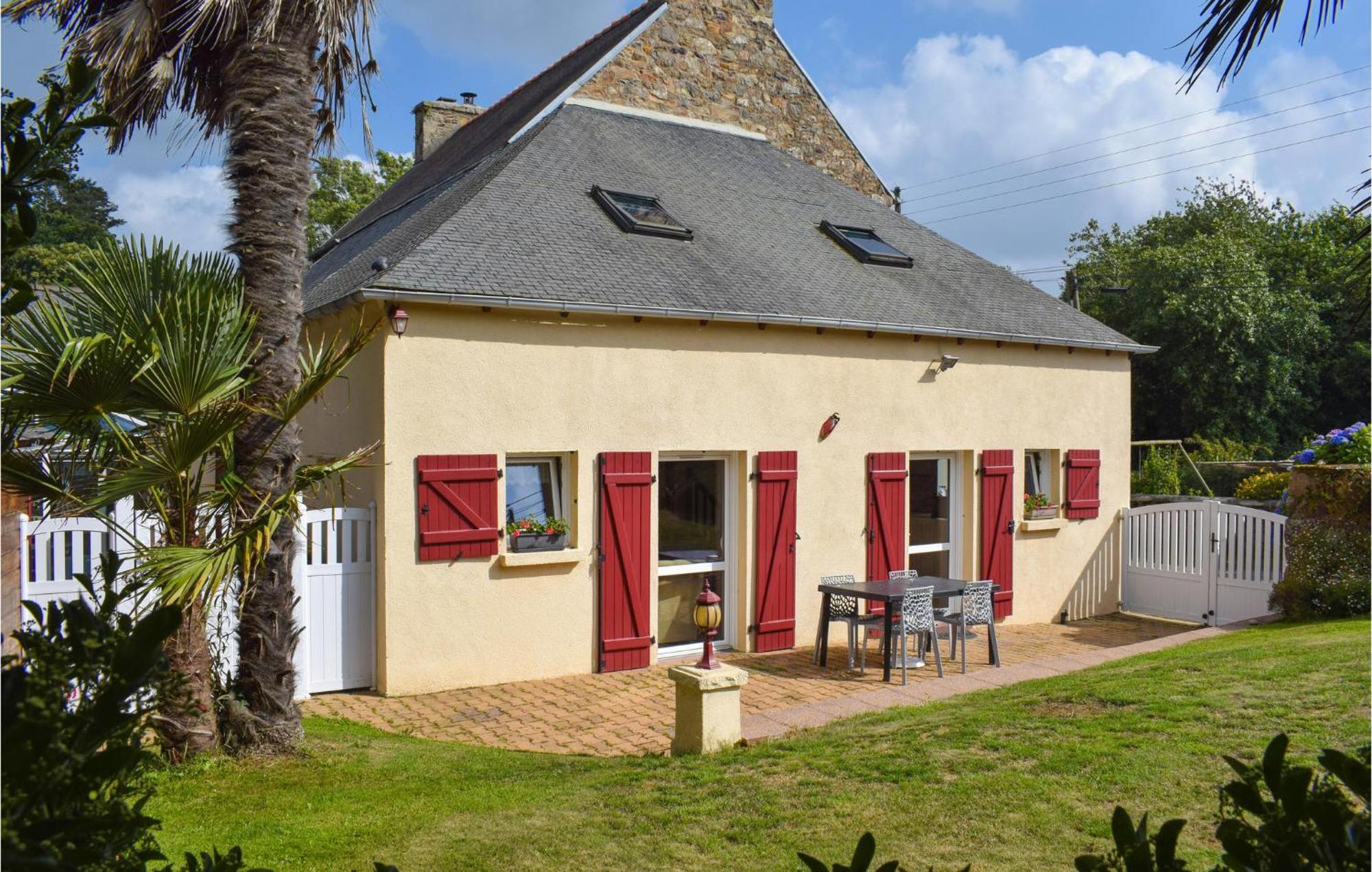 3 Bedroom Awesome Home In Lezardrieux Bagian luar foto